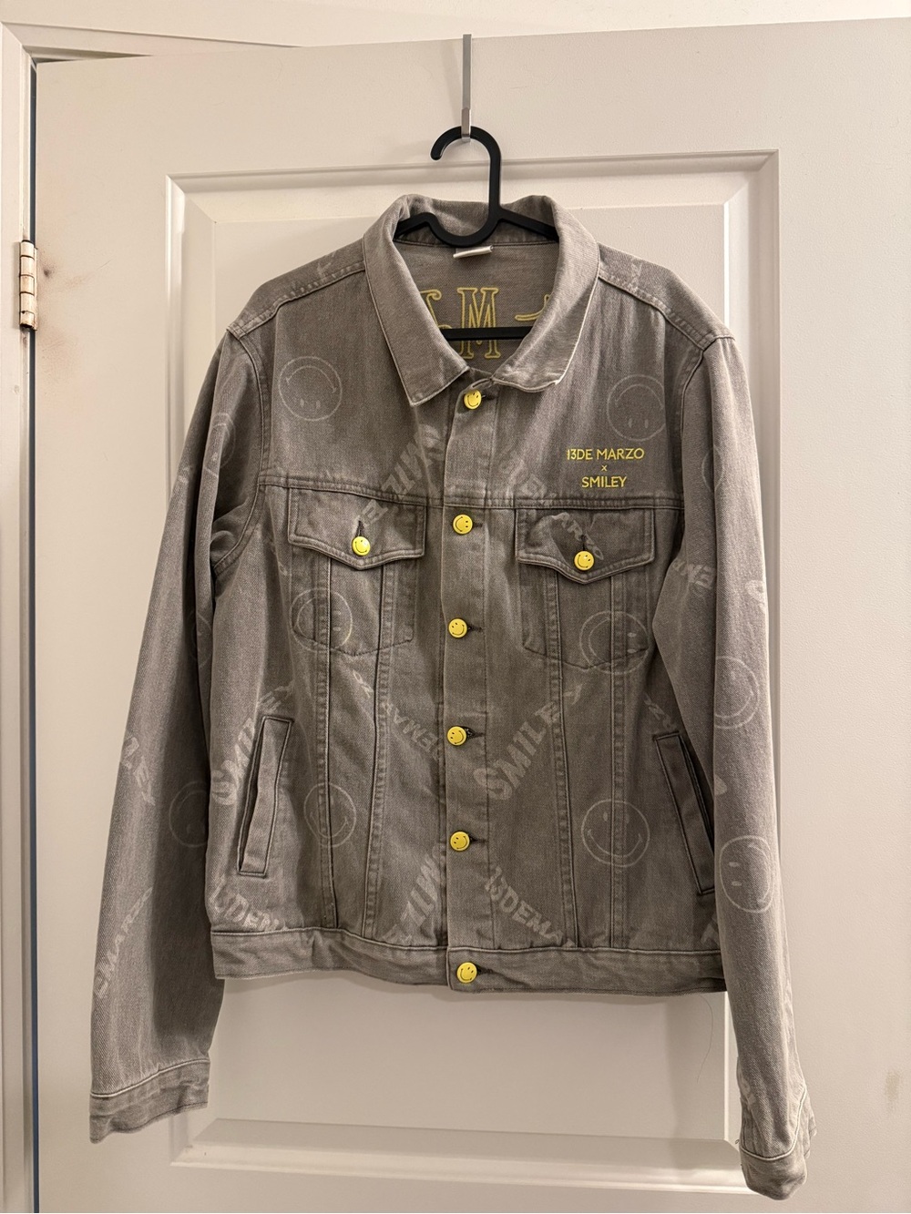 Smiley Men's Gray Denim Jacket with Yellow Buttons